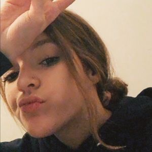 Meet your Posher, Allexa